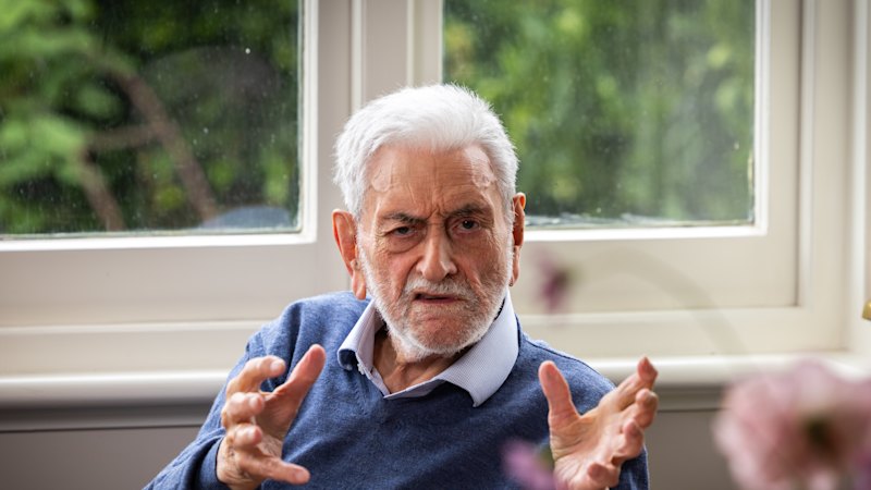 Barry Jones on Albo, Putin and the end of the line