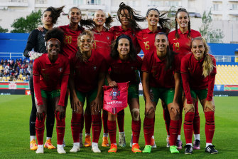 Portugals Spielerinnen Posieren Für Ein Mannschaftsfoto Vor Beginn Des Internationalen Freundschaftsspiels Der Frauen Zwischen Portugal Und Australien Am 28. Juni Im Estadio Antonio Coimbra Da Mota.