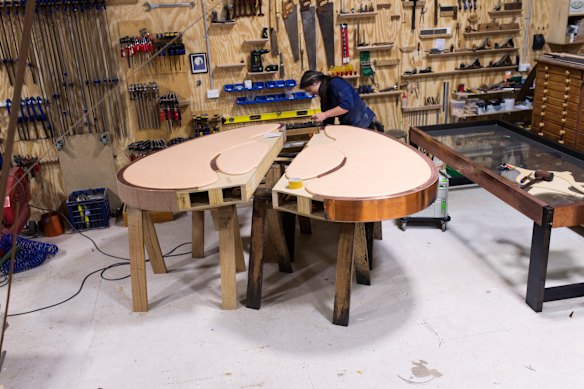 McCusker working on the wedding table of MONA’s David Walsh and Kirsha Kaechele in 2014.