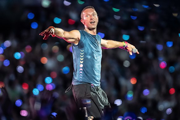 Coldplay’s Chris Martin called out the duo after they appeared on the kiss cam.