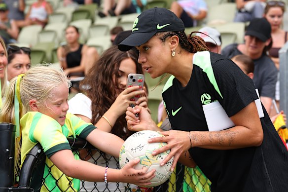 Mary Fowler meets fans in Perth ahead of the Asian Cup opener.