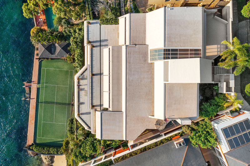 Edgewater was built as a single residence, but converted into a duplex to be shared by the Moss and Brender families in 1985.