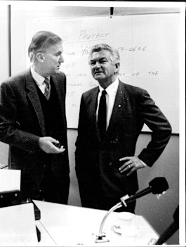 Prime minister Bob Hawke on Laws’ 2GB talkback show in 1985. 