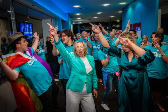 Hawthorn independent Melissa Lowe celebrated her early success on election night during the 2022 count.