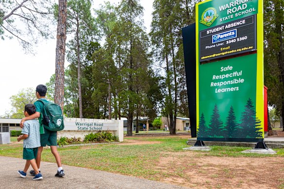 Warrigal Road State School in Eight Mile Plains has 1200 students.