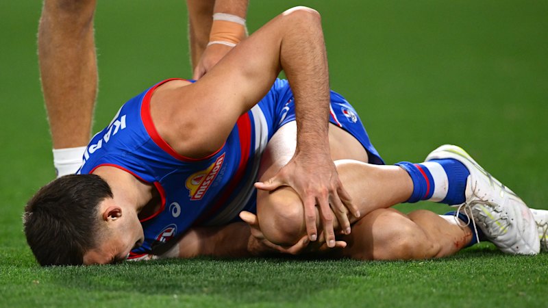 Western Bulldogs superstar Sam Darcy injures his knee against the Geelong Cats at GMHBA Stadium