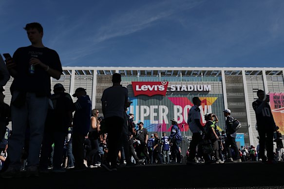 Fans are flocking into the stadium.