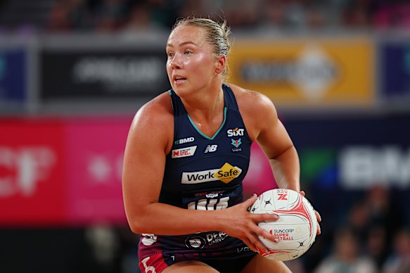 Hannah Mundy during the Vixens clash against Sunshine Coast Lightning.