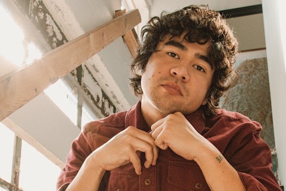 The former boy band member says he turned to his mum and sister for advice when first joining 5 Seconds of Summer.