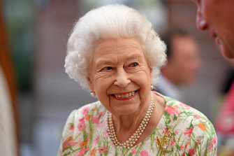 La reine a déclaré aux invités lors d'un déjeuner communautaire qu'elle n'avait pas rencontré de dirigeants mondiaux depuis deux ans et qu'elle attendait avec impatience le G7. 