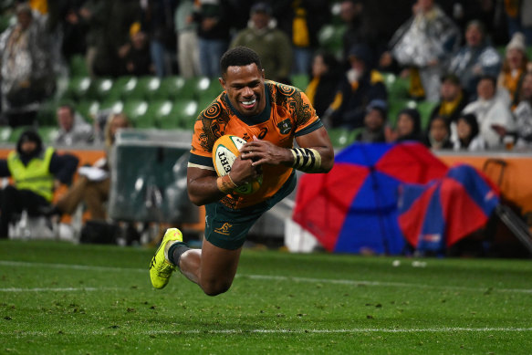 Wallabies star Filipo Daugunu has added to the Queensland Reds’ growing stocks.