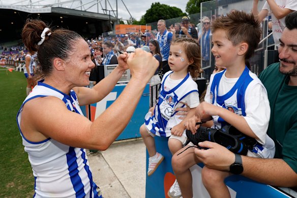 Emma Kearney celebrates a preliminary final win with fans.