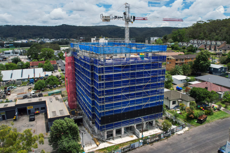 Builder Alpine Projects Australia went into liquidation while building the 8-level, 35-unit Vista apartment project at 8-10 Moore Street, Gosford in NSW.