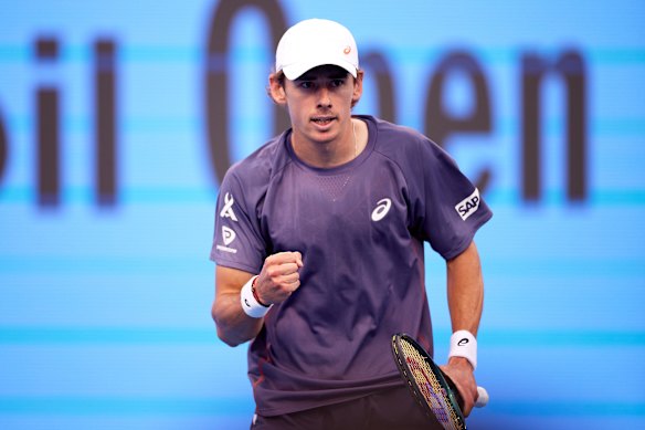 Alex de Minaur, is the clench really necessary? 