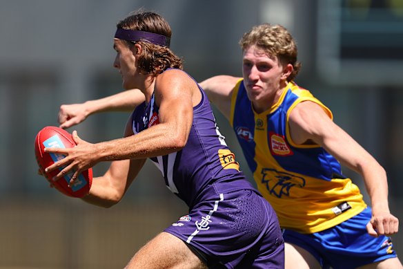 Murphy Reid of the Dockers looks to avoid a tackle by Willem Duursma of the Eagles.