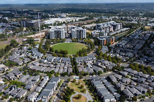 Thornton, a large greenfield development in Penrith, is positioned next to the train station and has a mix of high, medium and low-density housing.