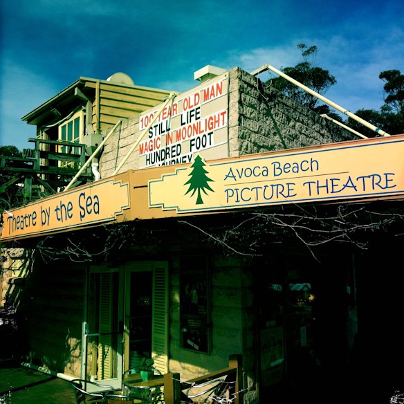  a local institution, the Avoca Beach theatre has al fresco screenings on the lawn.