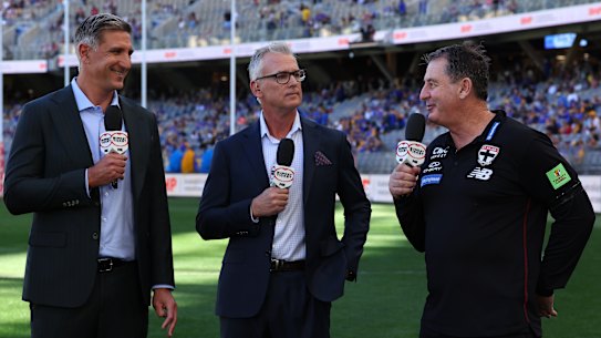 Adam Simpson (centre) with St Kilda coach Ross Lyon and Matthew Pavlich. 