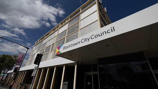 ブラックタウン市議会の建物は現在、市議会が開発業者ウォーカーから借り受けている。