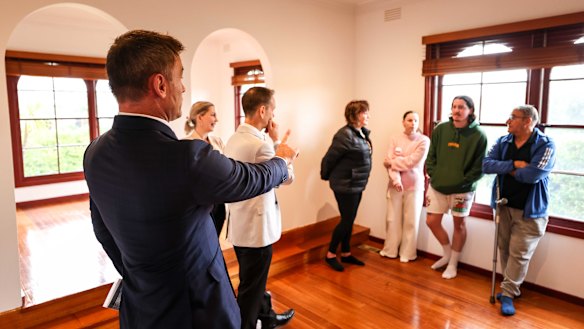 The large numbers of properties being withdrawn from auction indicates many sellers are willing to wait for a more conducive market.