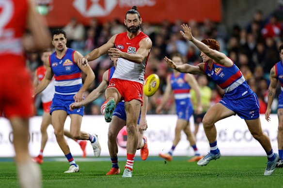 Brodie Grundy kicks a goal against the Bulldogs on Friday night.