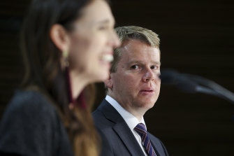 Le Premier ministre néo-zélandais Jacinda Ardern et le ministre de la réponse au COVID-19, Chris Hipkins.