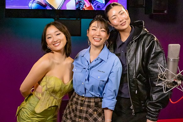  Ji-young Yoo (voice of Zoey), Arden Cho (voice of Rumi) and May Hong (voice of Mira).