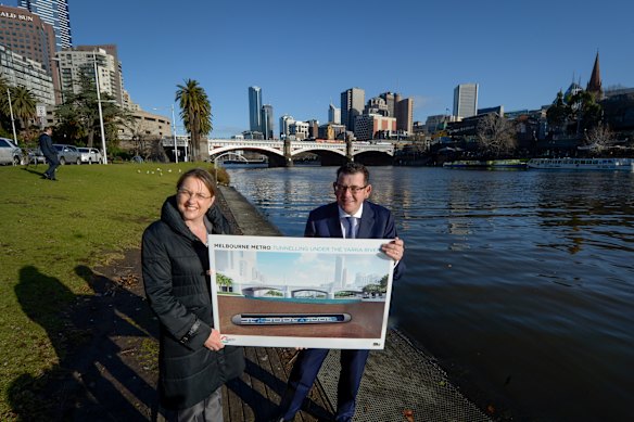 Daniel Andrews and Jacinta Allan in 2015 with poster art of the proposed Metro Tunnel.