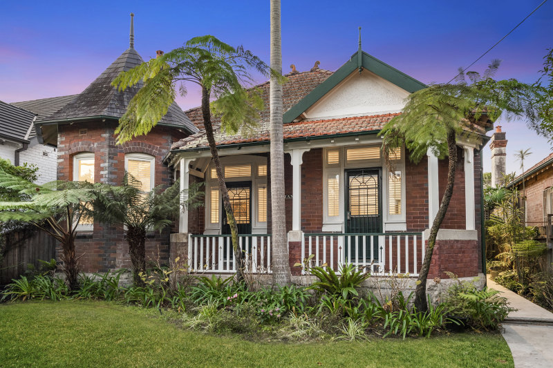 The 1906-built house Miriam was the long-time home of renowned theatre couple Hayes and Helen Gordon.