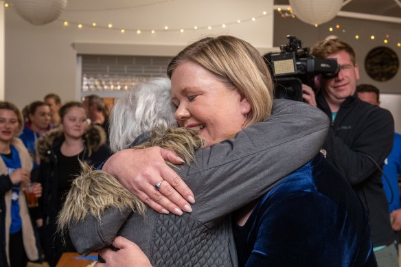 Archer with her mum Marian Campbell after re-election in Bass in 2022. 