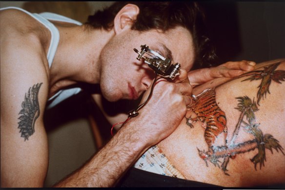 Nan Goldin, ‘Mark tattooing Mark, Boston’ (1978).
