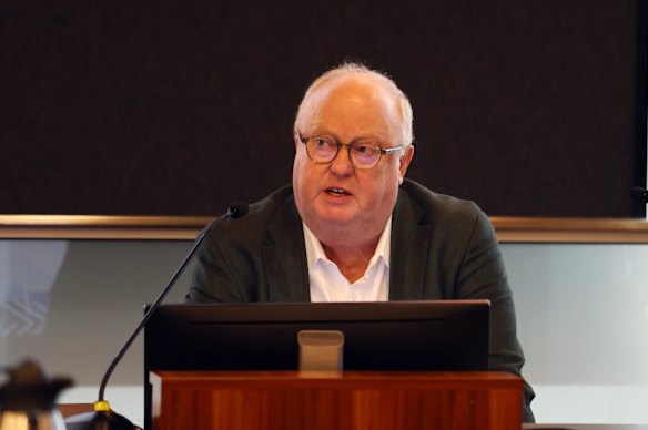 Union buster Geoffrey Watson speaking at the Commission of Inquiry.