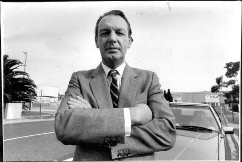 Der Vorsitzende der ALP in New South Wales, John MacBean, kämpft gegen Bestrebungen, ihn nach der vernichtenden Wahlniederlage der Regierung im Jahr 1986 aus seinem Amt zu drängen.