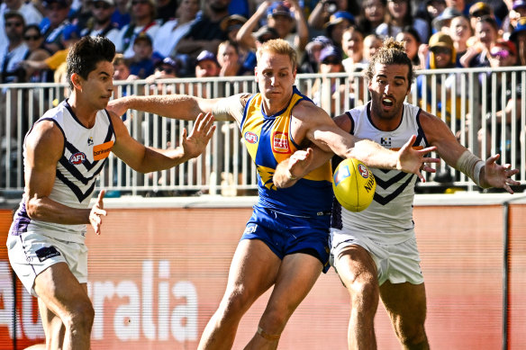 Oscar Allen battles Fremantle captain Alex Pearce for the ball during Sunday’s western derby.