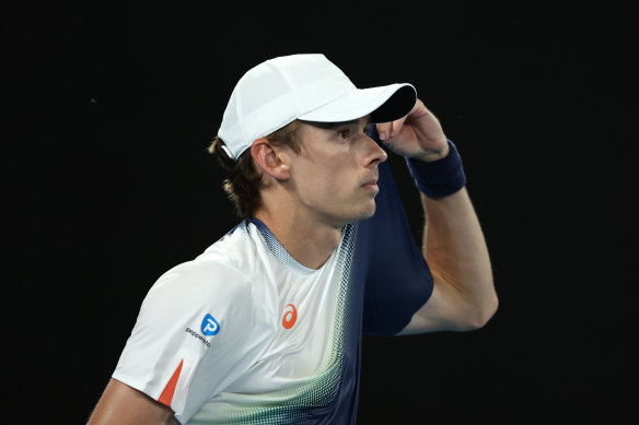 Alex de Minaur storms into the quarter-finals.