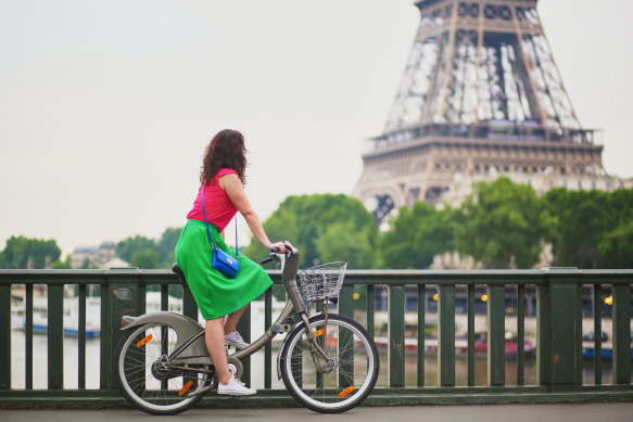Cycling in Paris, sans helmet.