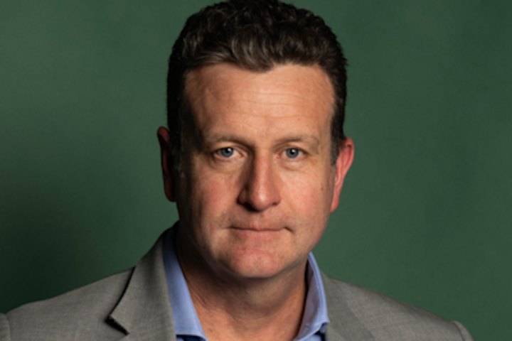 Simon Banks