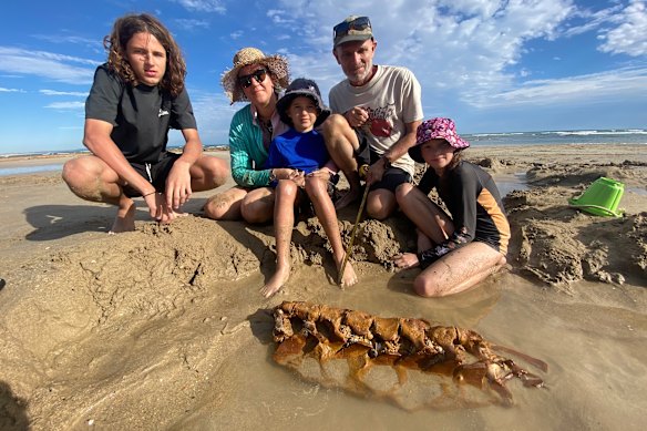  Max Davidson, 14, Kristina Davidson, Woody Davidson, 9, Nick Davidson and Mina Davidson, 11. 