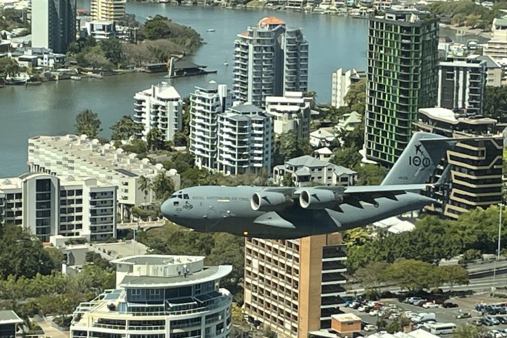 c-17a Globemaster face o cursă practică peste Brisbane City joi după-amiază.