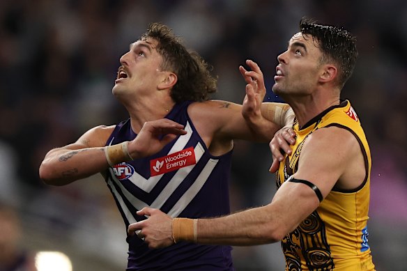 Luke Jackson battles Nash at Optus Stadium.