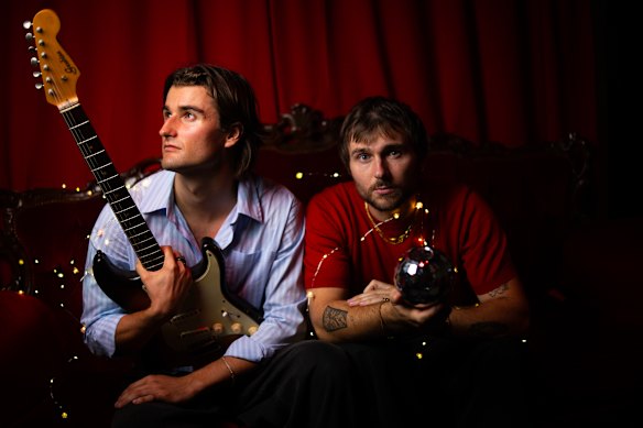 Kai Ollmann (left) and Davy Brown 
(right) of Barley Passable, a Sydney band.
