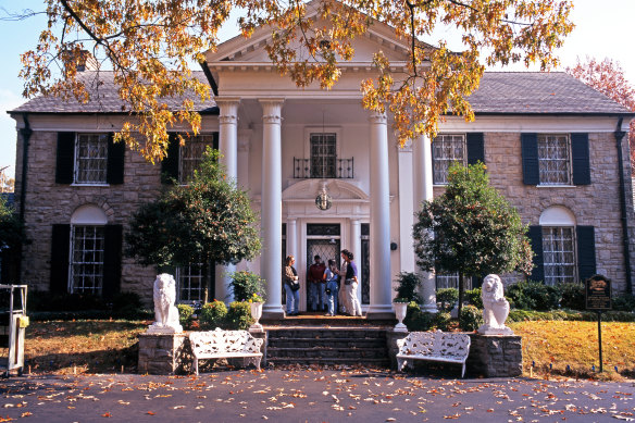 Front view of Graceland, the home of Elvis Presley.