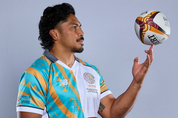 Pete Samu wearing the First Nations & Pasifika team kit.