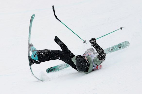 Indra Brown crashes in one of her runs in the half pipe final.