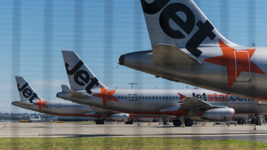Jetstar transfère certains de ses jets du Japon vers l'Australie pour profiter de la disparition de Tigerair. 