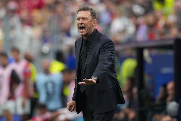 Tony Popovic callilng out instructions to the squad during the match against Egypt.