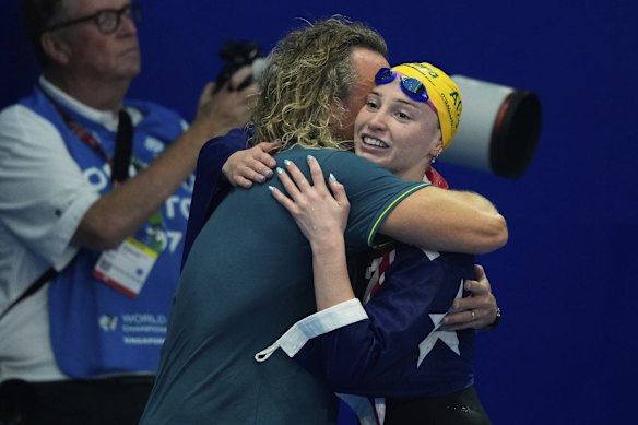 Mollie O’Callaghan and her coach, Dean Boxall, share a warm embrace after her triumph in the women’s 200m freestyle. 