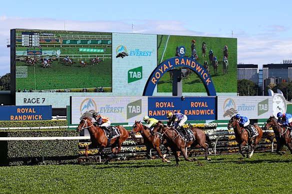 Eduardo (green silks) takes third behind Nature Strip in the 2021 Everest.