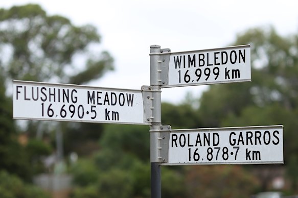 The distances from Kooyong to the host venues of the three majors outside Australia.