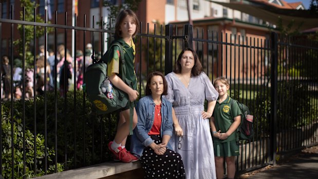 Chatham Primary School Council president Caroline Kennon with the school’s parents club president Pamela Nasiakos, and Caroline’s children August and Clementine.